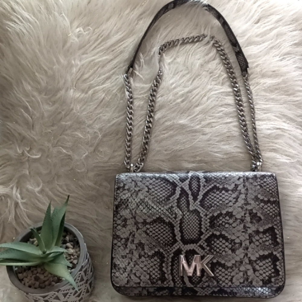 Michael kors purse!
